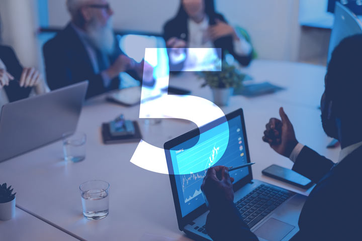 La validación y pruebas de conformidad aseguran la correcta implementación del estándar ISO 20022, optimizando la comunicación y eficiencia en los pagos.