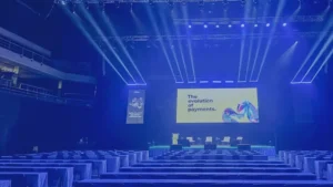 Escenario principal de Paytech Conf 2026, evento donde líderes de la industria financiera debatieron sobre la evolución del ecosistema financiero, pagos digitales.