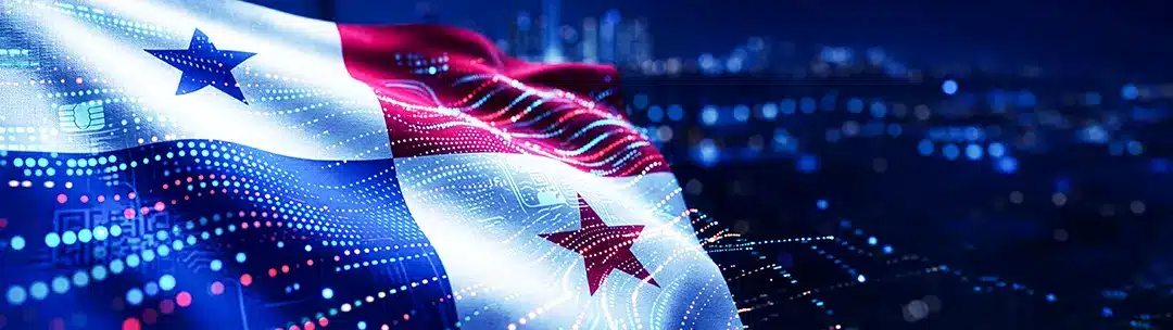 Bandera de Panamá representada junto a elementos digitales que simbolizan la interoperabilidad financiera, la transformación digital bancaria y la modernización de sistemas transaccionales.